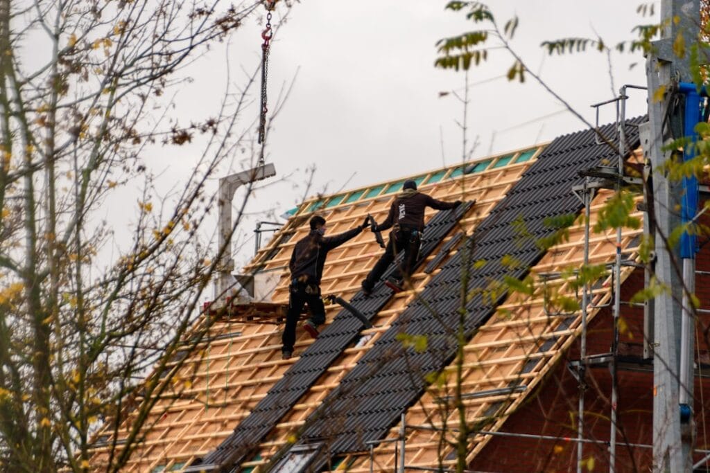 installing insulated roof panels